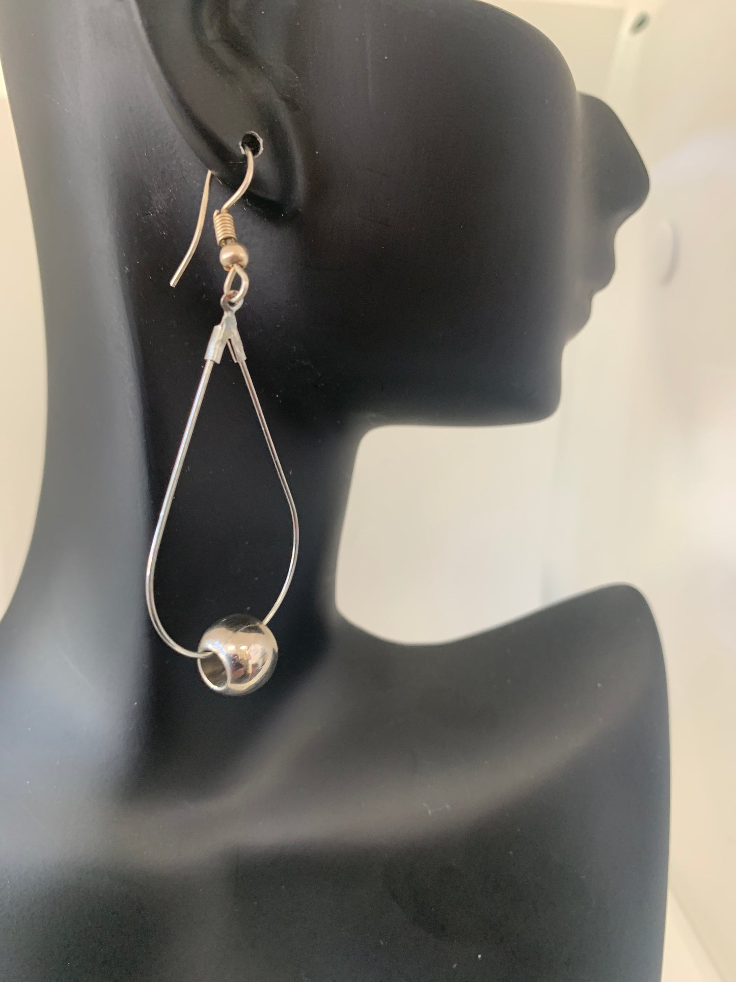 Dangle earring teardrop