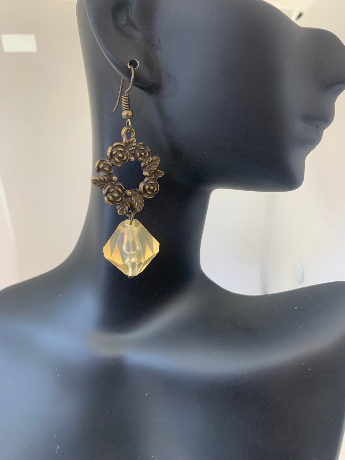 Dangler earring medium