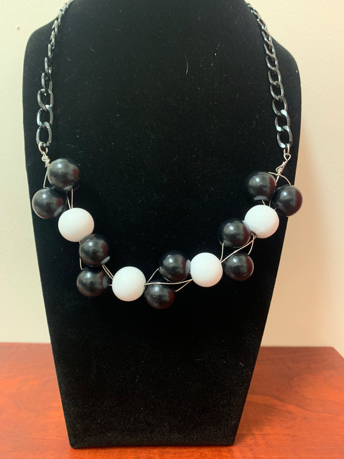 Statement Necklace black and white