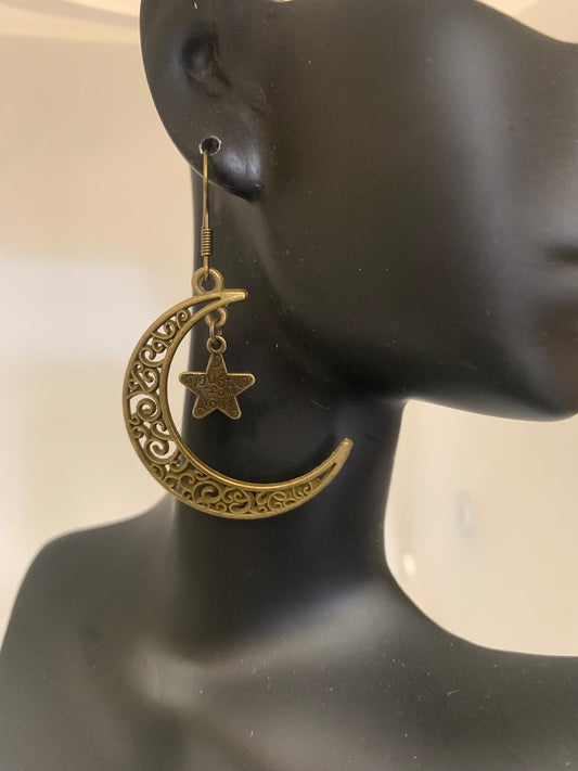 Crescent moon earring with small star